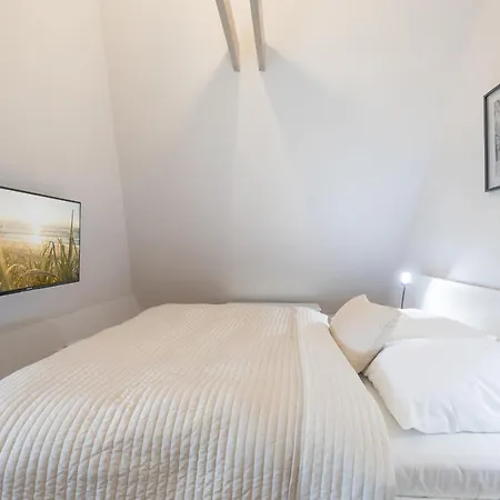 Ferien Unter Reet Holiday home Ostenfeld (Nordfriesland)